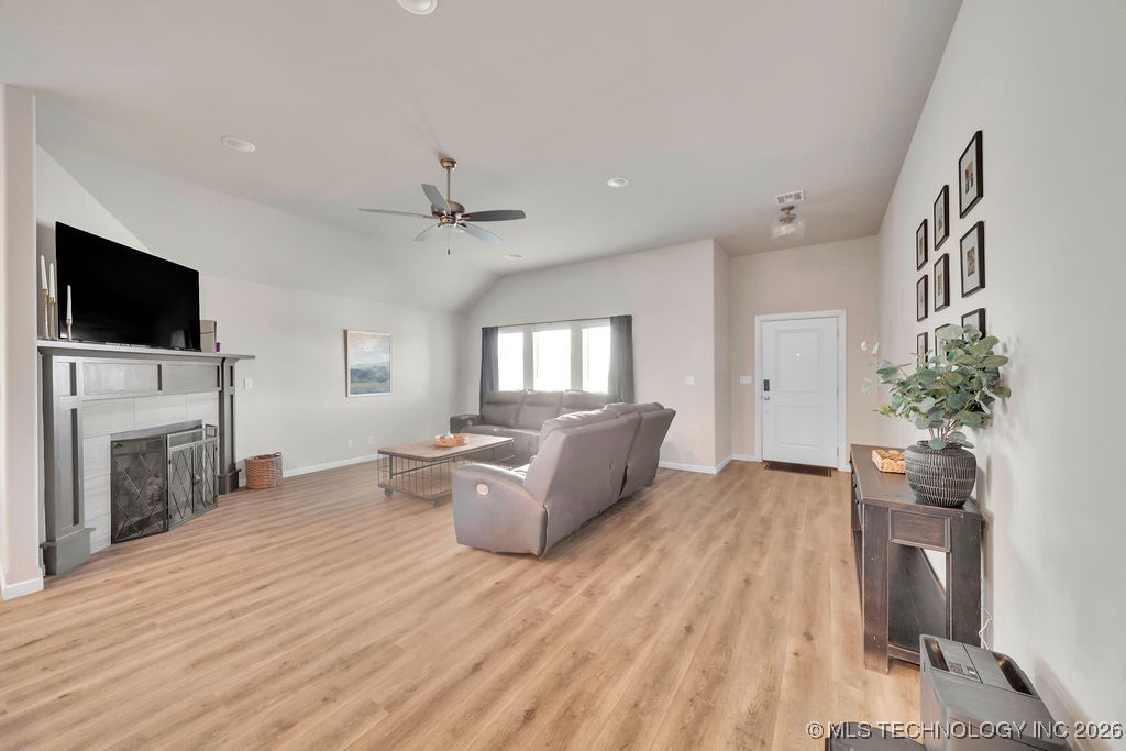 14736 S Maplewood Place