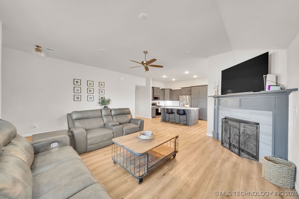 14736 S Maplewood Place