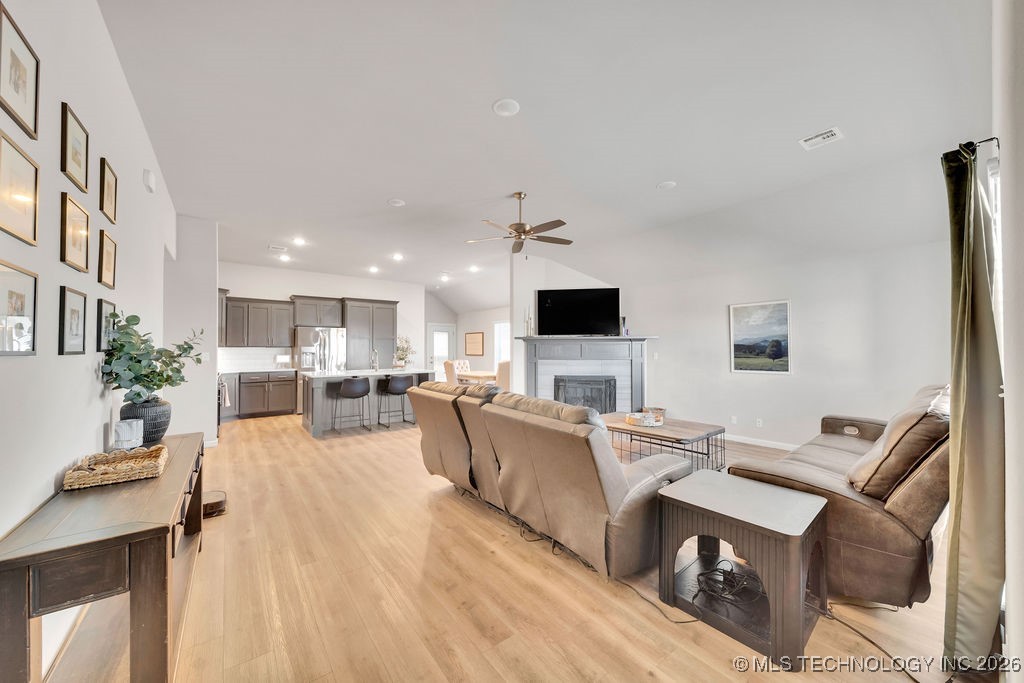 14736 S Maplewood Place