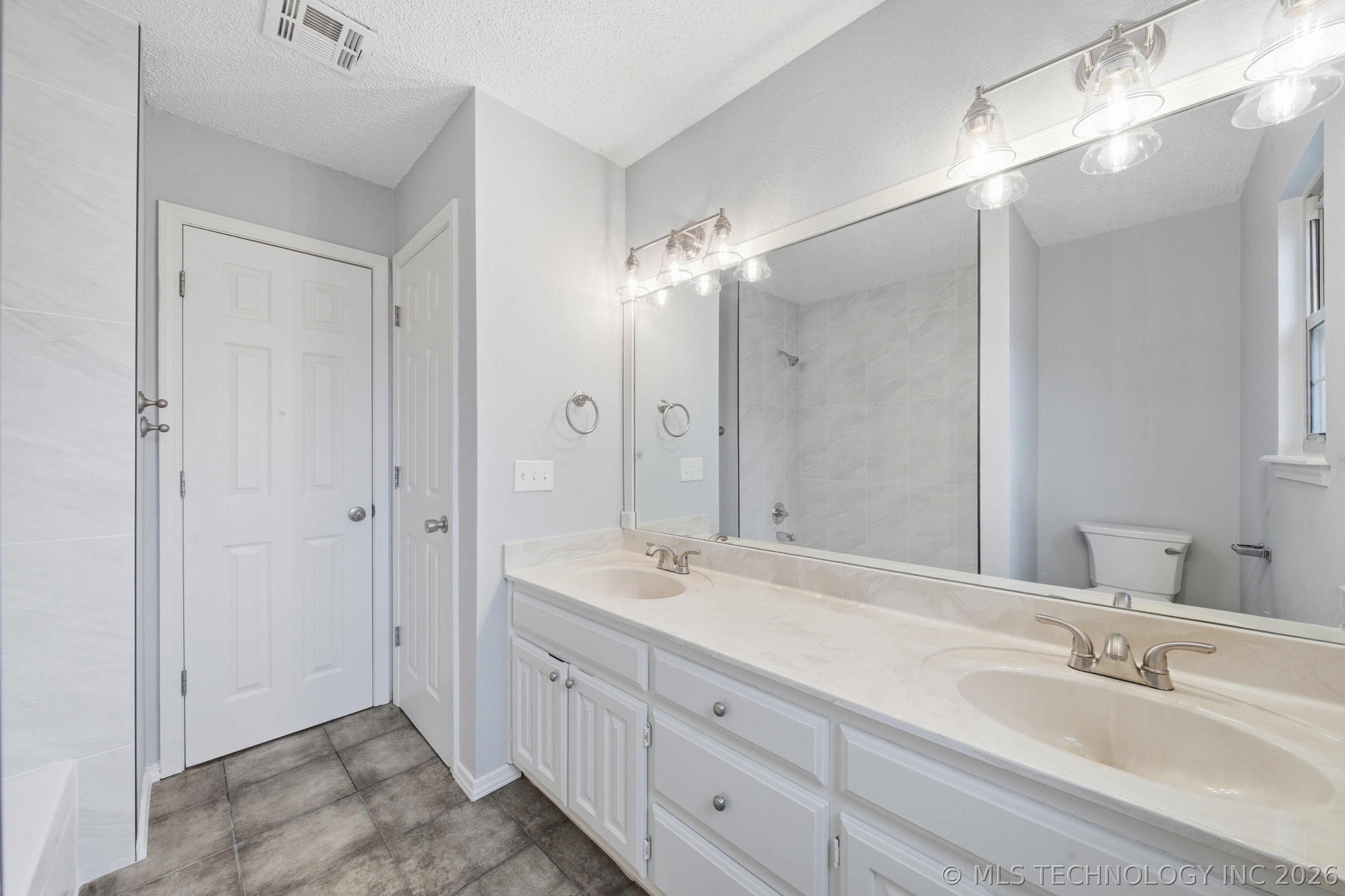 9519 S 96th East Avenue