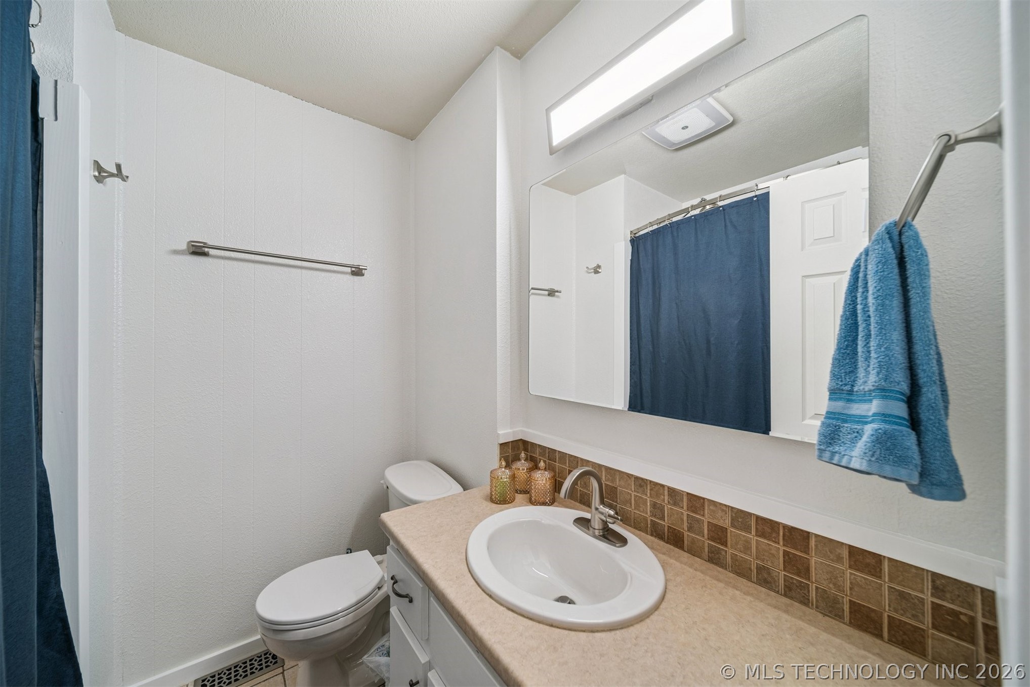 18550 E Admiral Boulevard