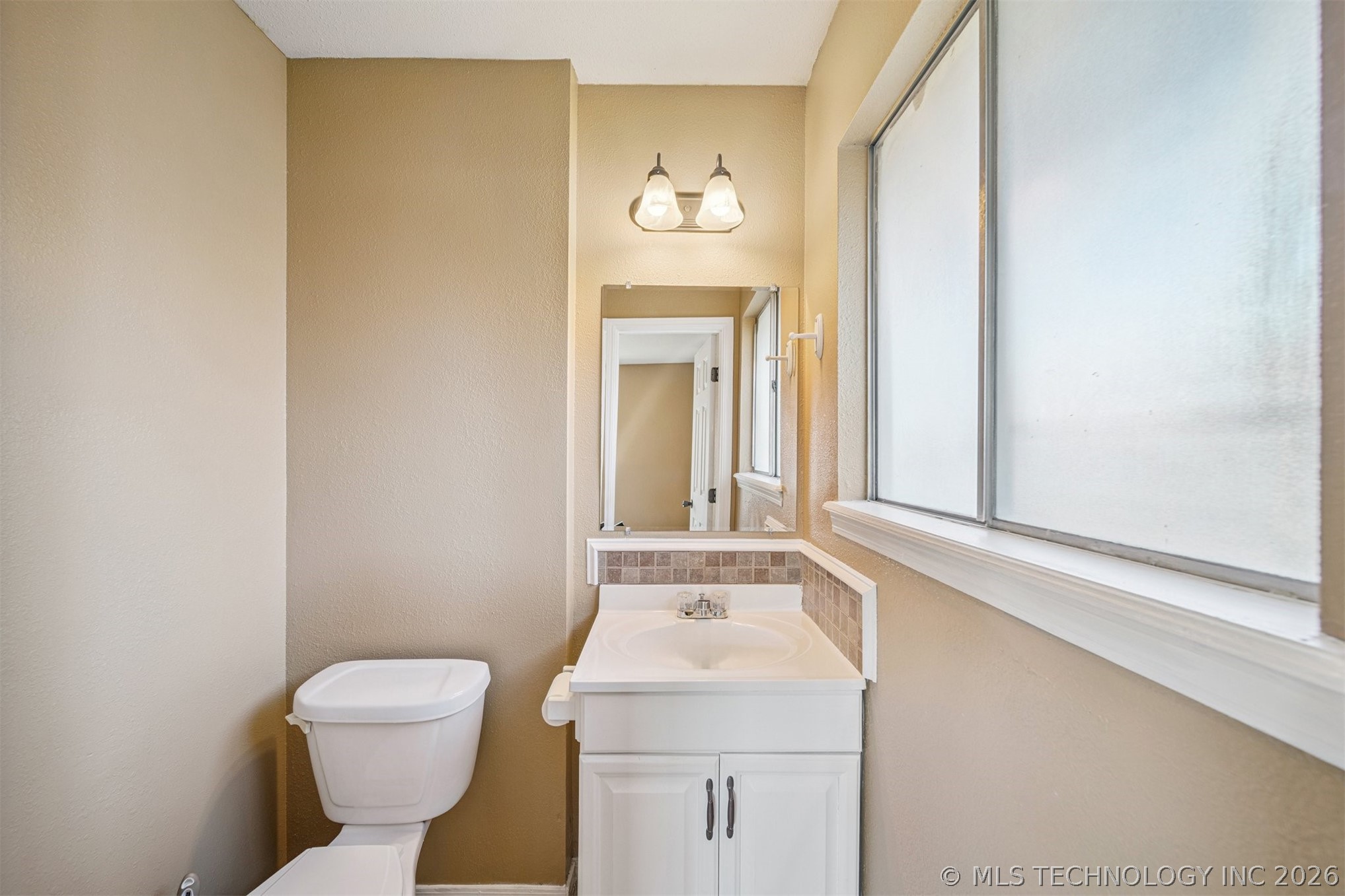 18550 E Admiral Boulevard