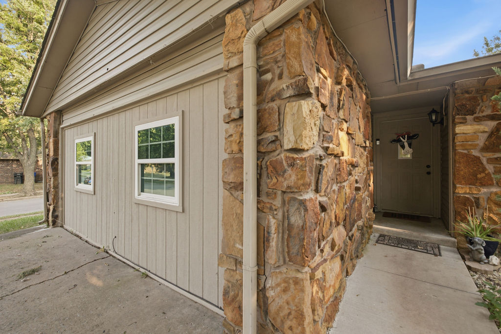 125 W Austin Street