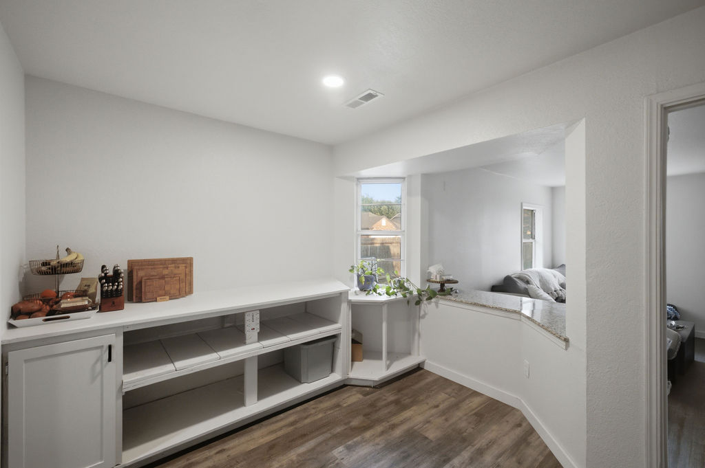125 W Austin Street