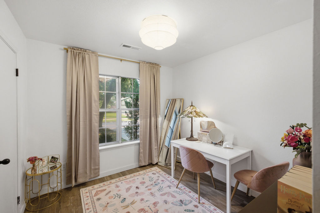 125 W Austin Street