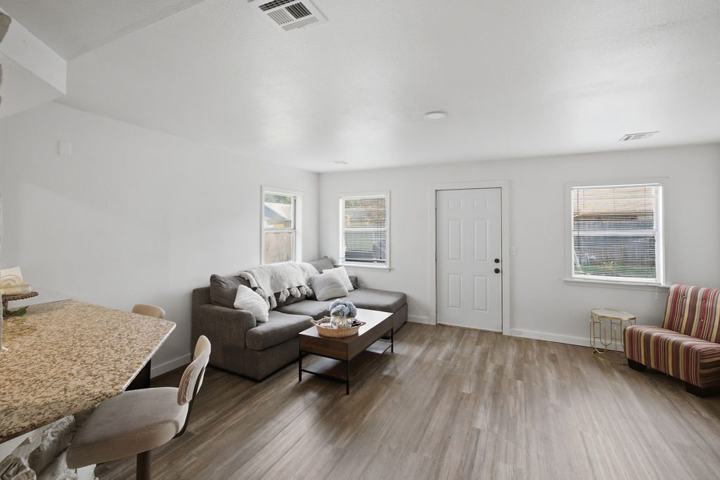 125 W Austin Street