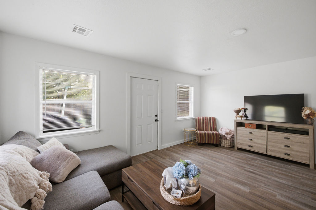125 W Austin Street