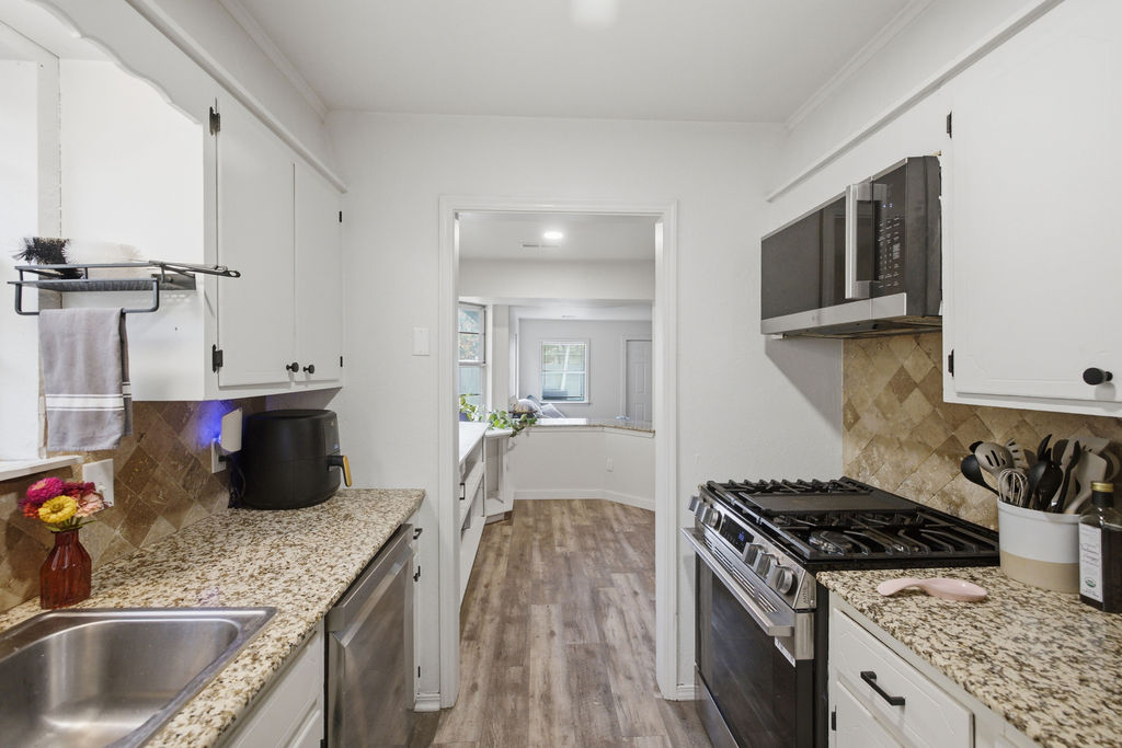 125 W Austin Street