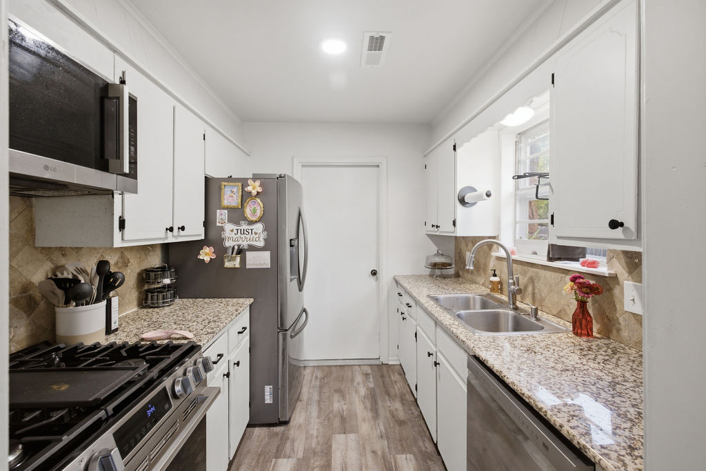 125 W Austin Street