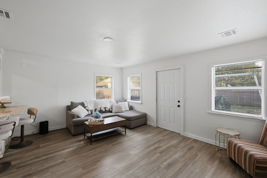 125 W Austin Street