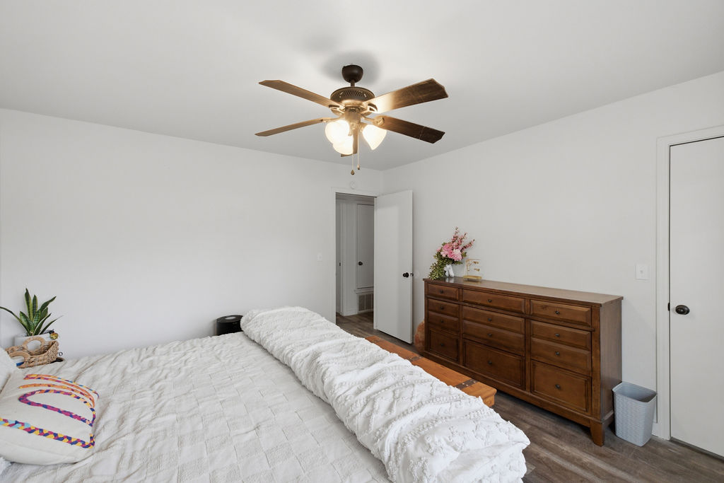 125 W Austin Street