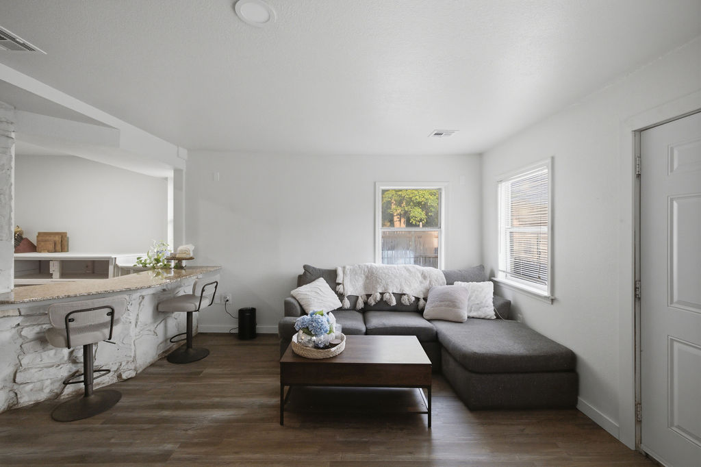125 W Austin Street