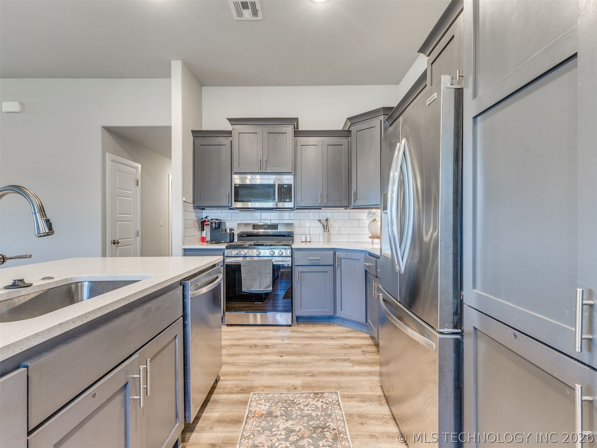 14736 S Maplewood Place