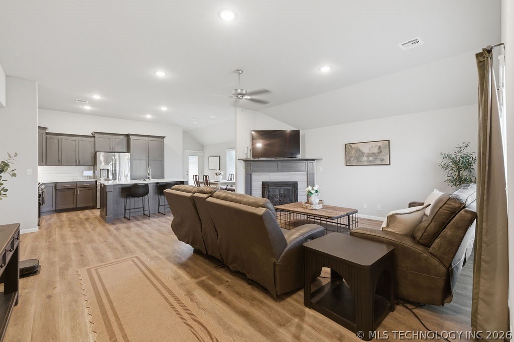 14736 S Maplewood Place