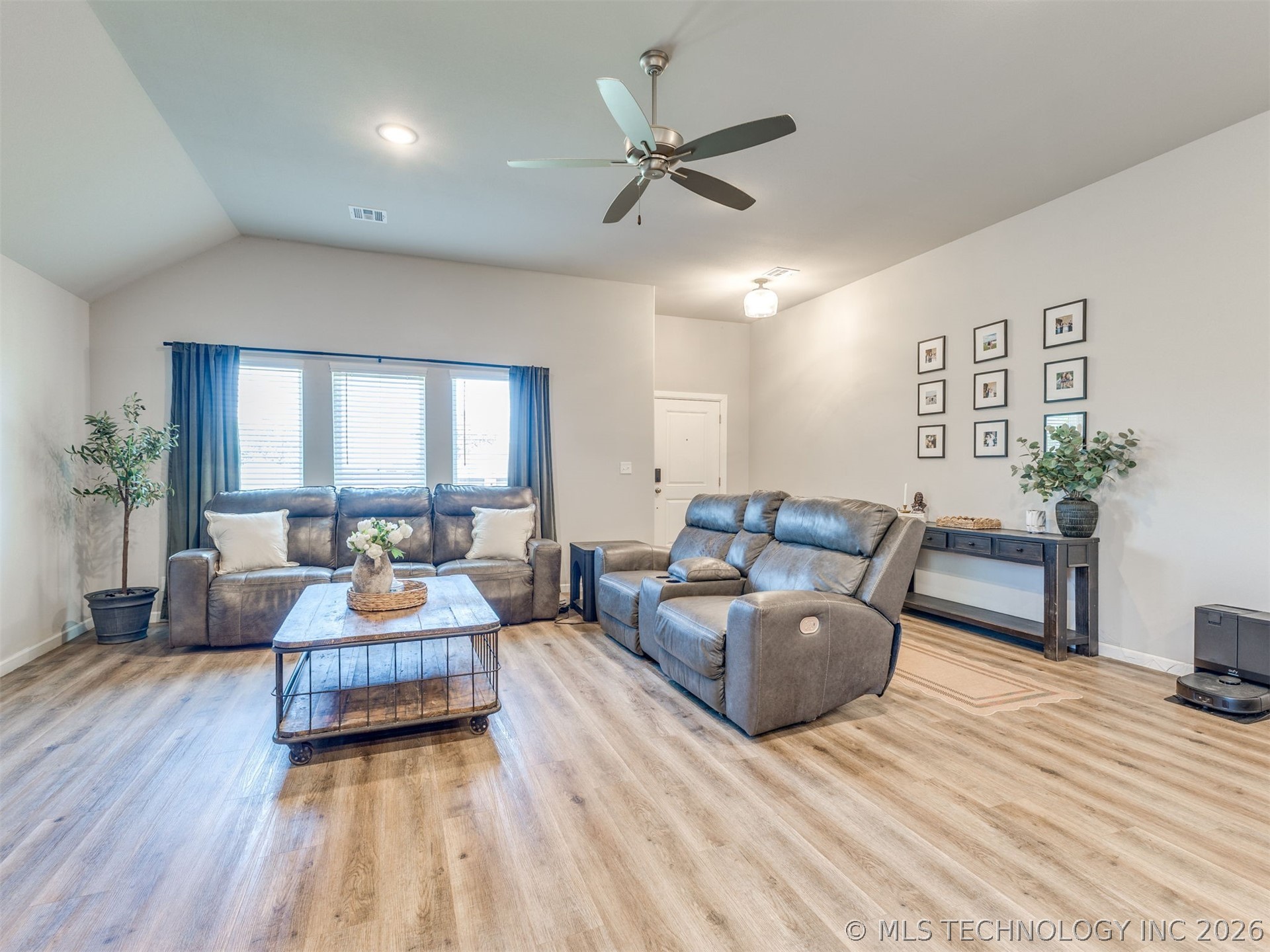 14736 S Maplewood Place