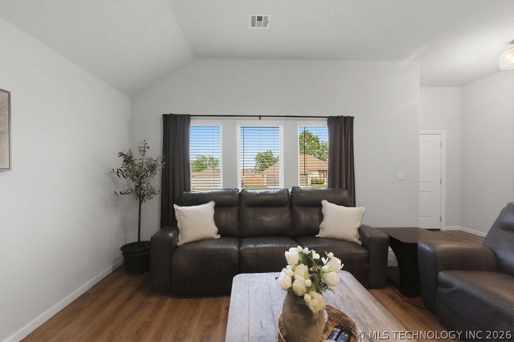14736 S Maplewood Place