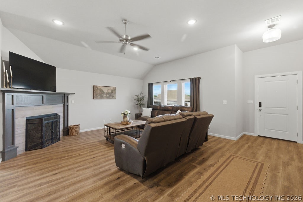 14736 S Maplewood Place