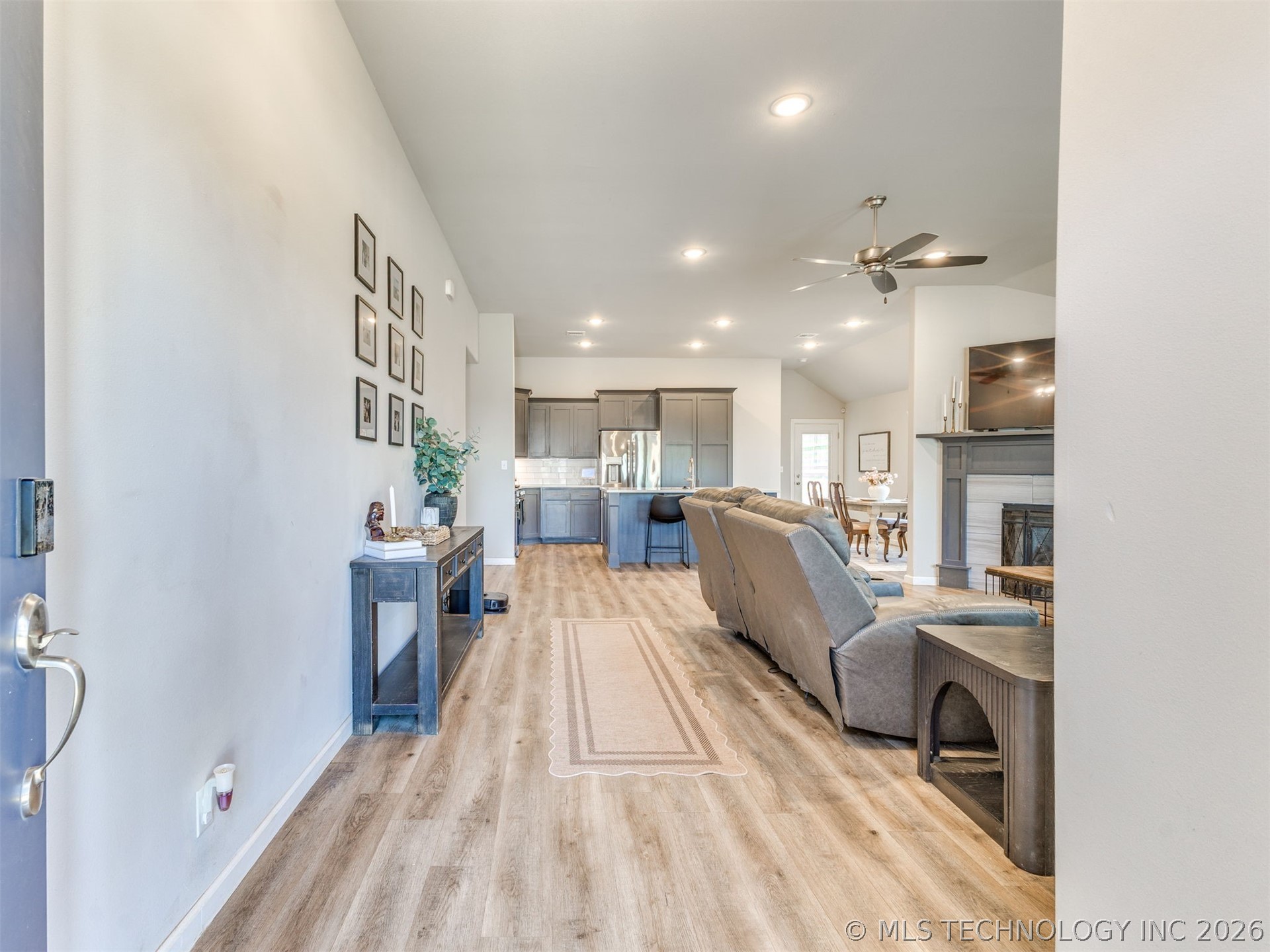 14736 S Maplewood Place