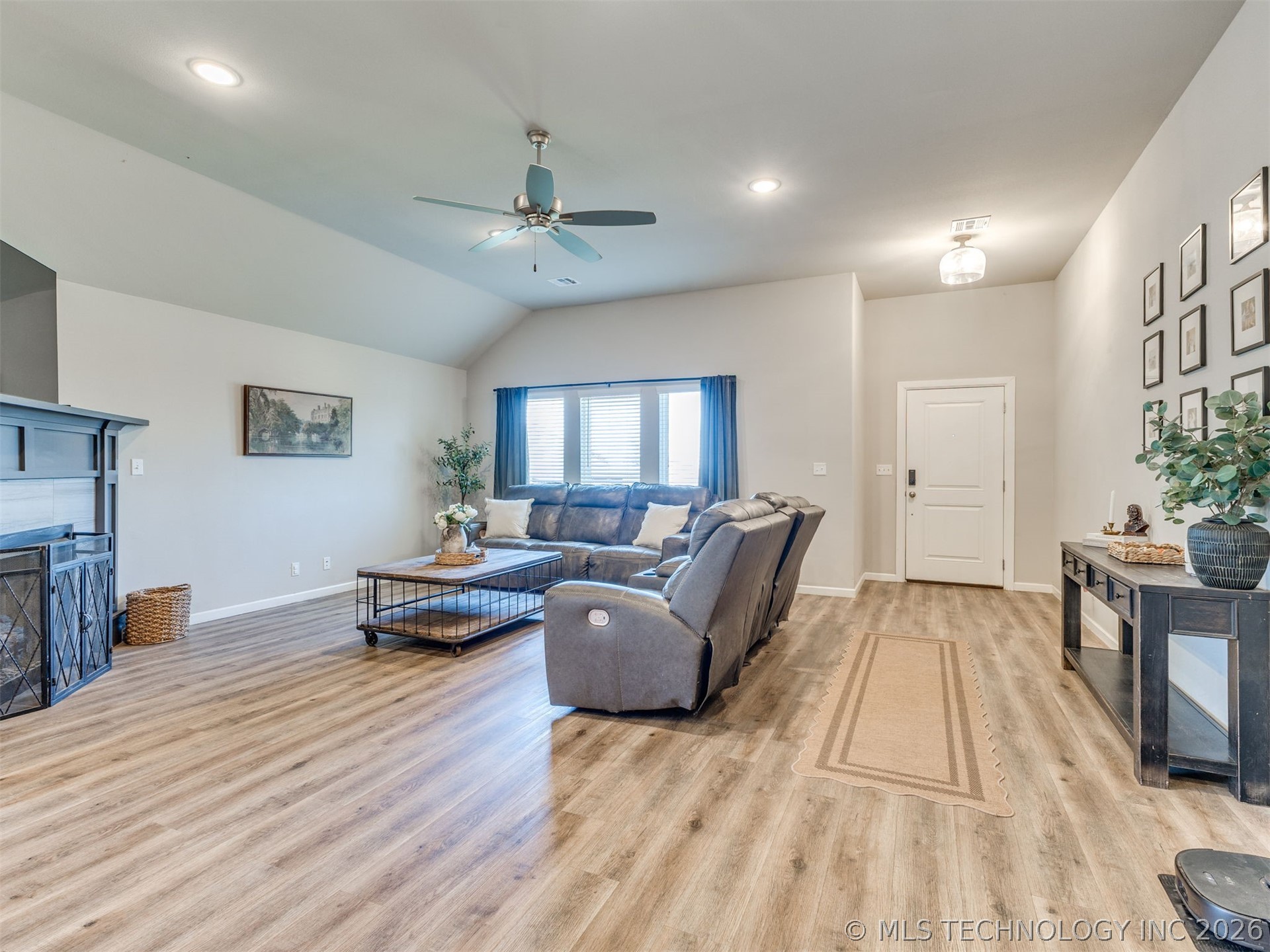 14736 S Maplewood Place