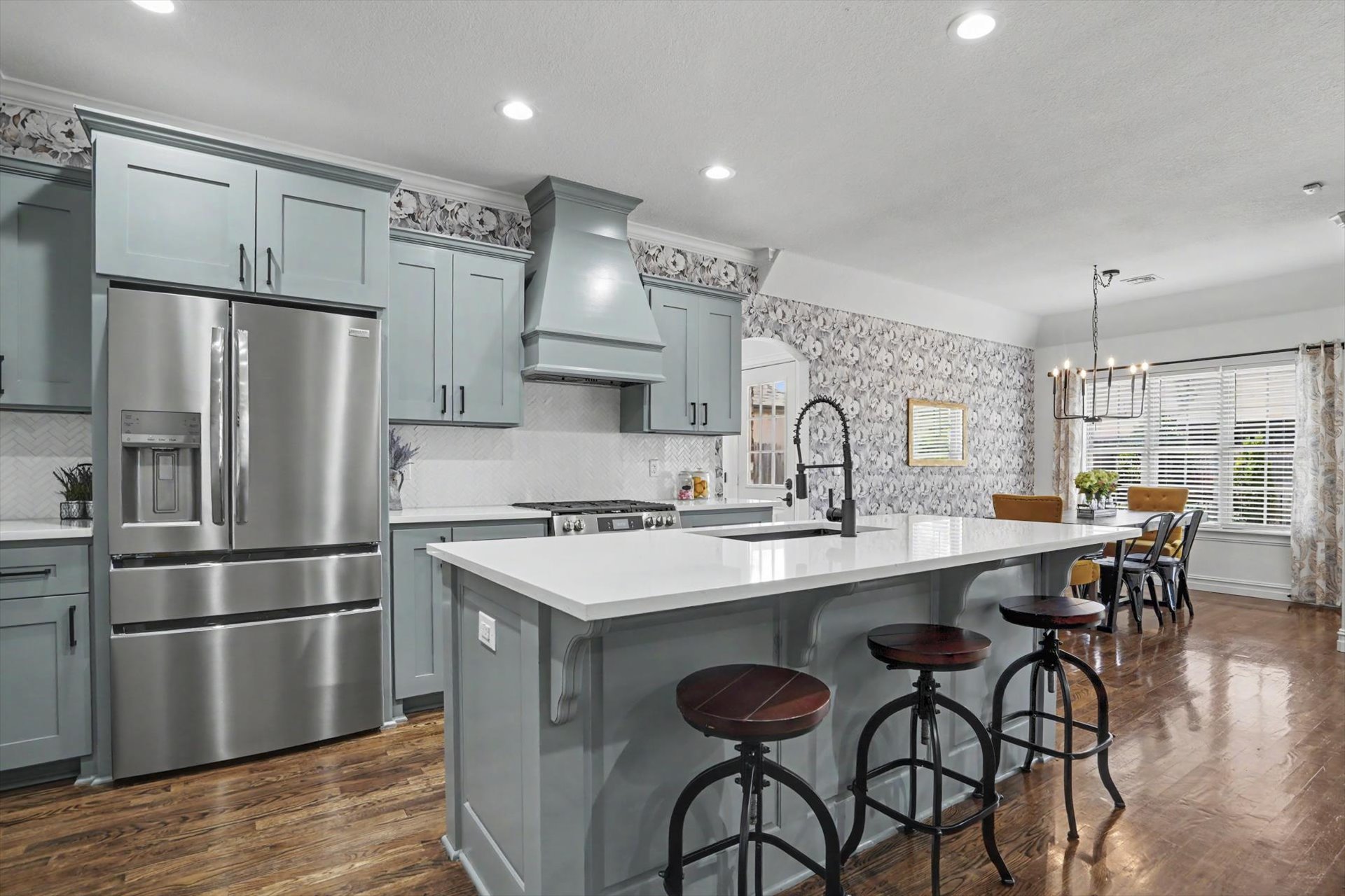 306 W 127th Place S