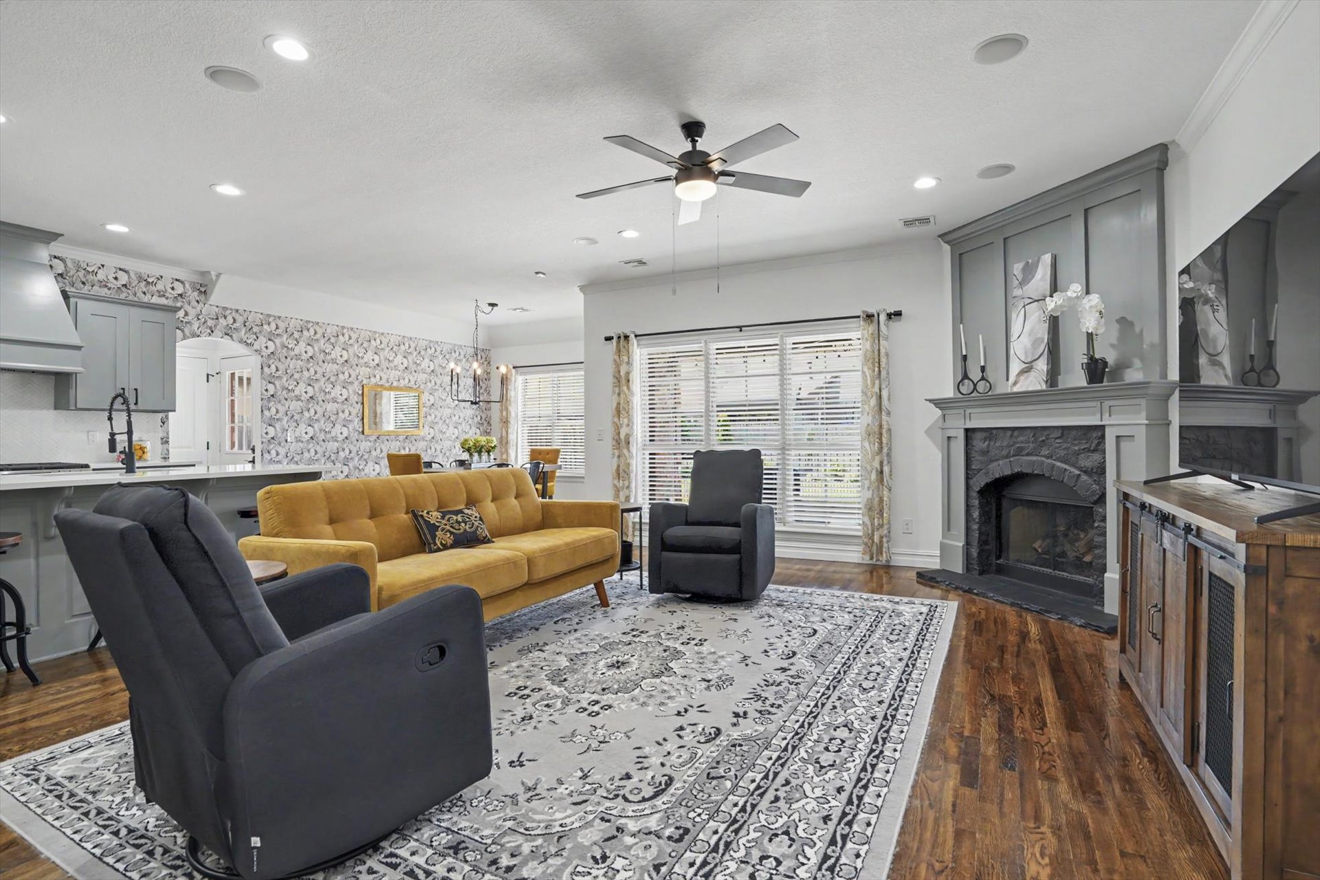 306 W 127th Place S