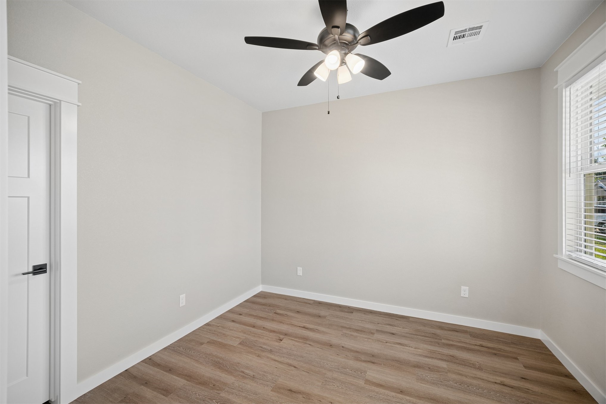 424 E 4th Street
