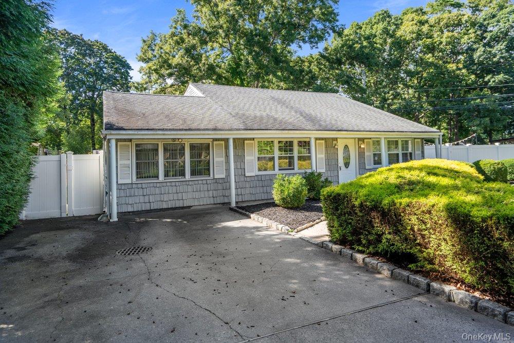 22 Half Moon Pond Road