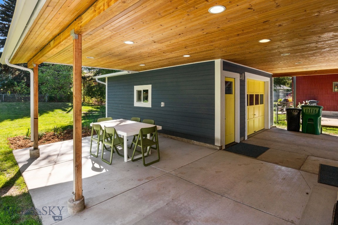 1014 E Babcock Street