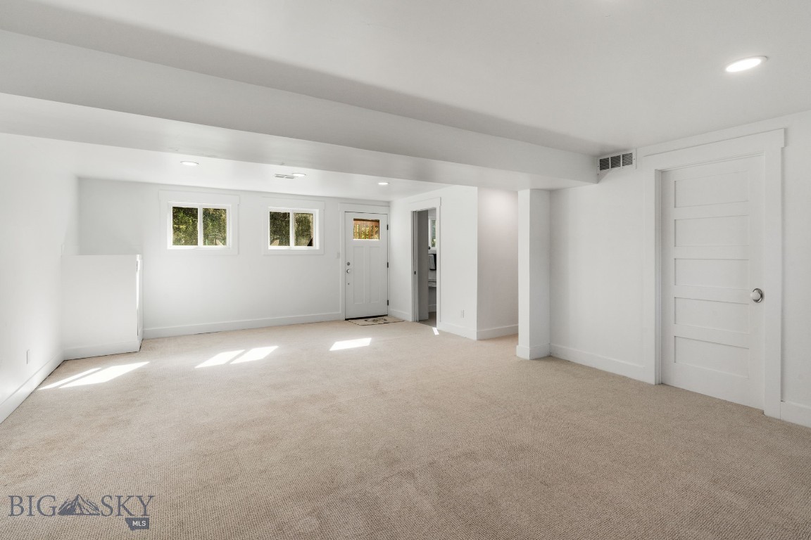 1014 E Babcock Street