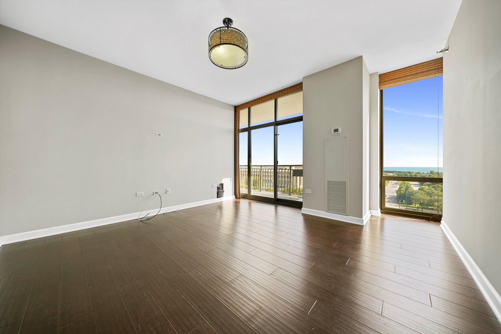 1335 S Prairie Ave UNIT 1201