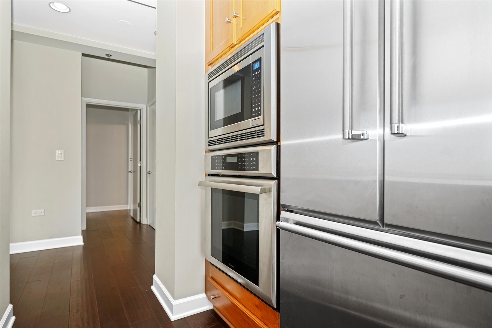 1335 S Prairie Ave UNIT 1201