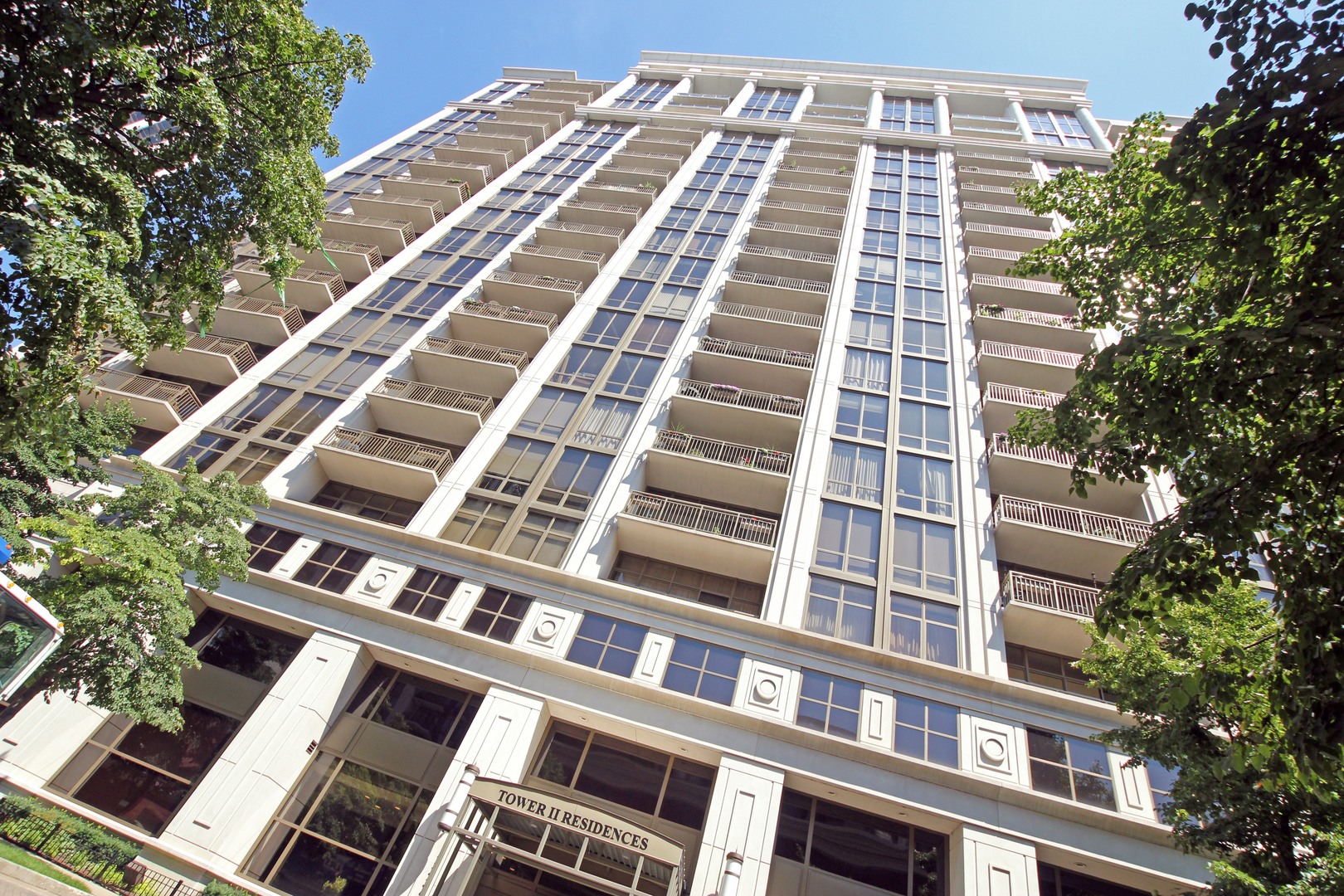 1335 S Prairie Ave UNIT 1201