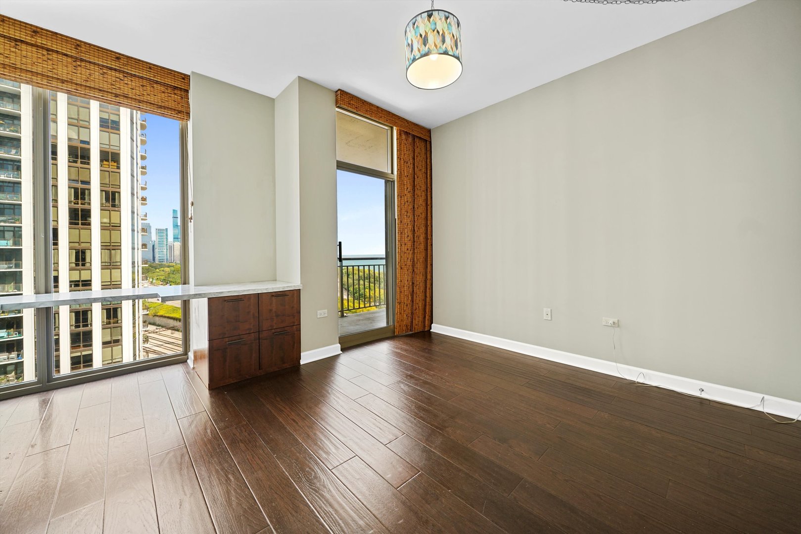 1335 S Prairie Ave UNIT 1201