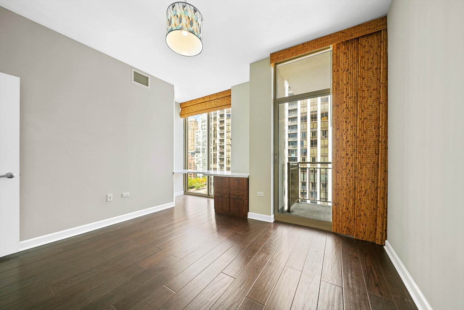 1335 S Prairie Ave UNIT 1201