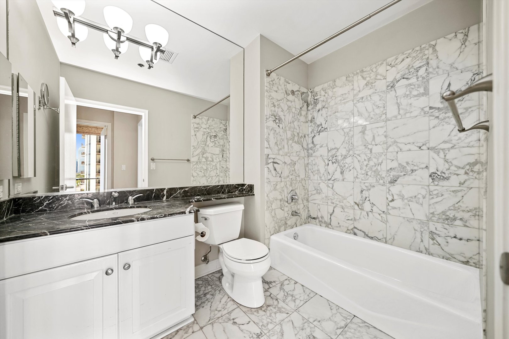 1335 S Prairie Ave UNIT 1201