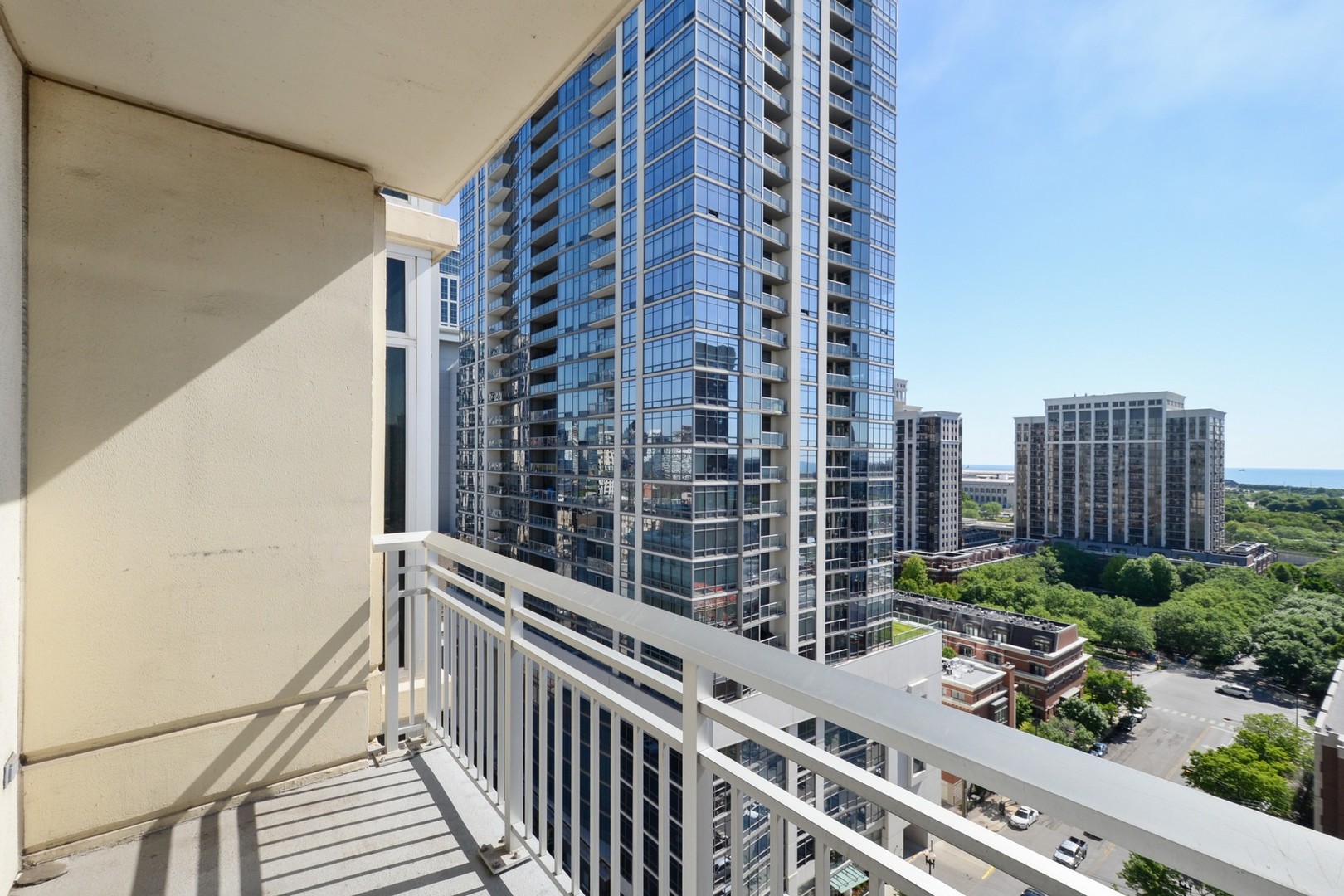 1400 S Michigan Avenue Unit: 1402