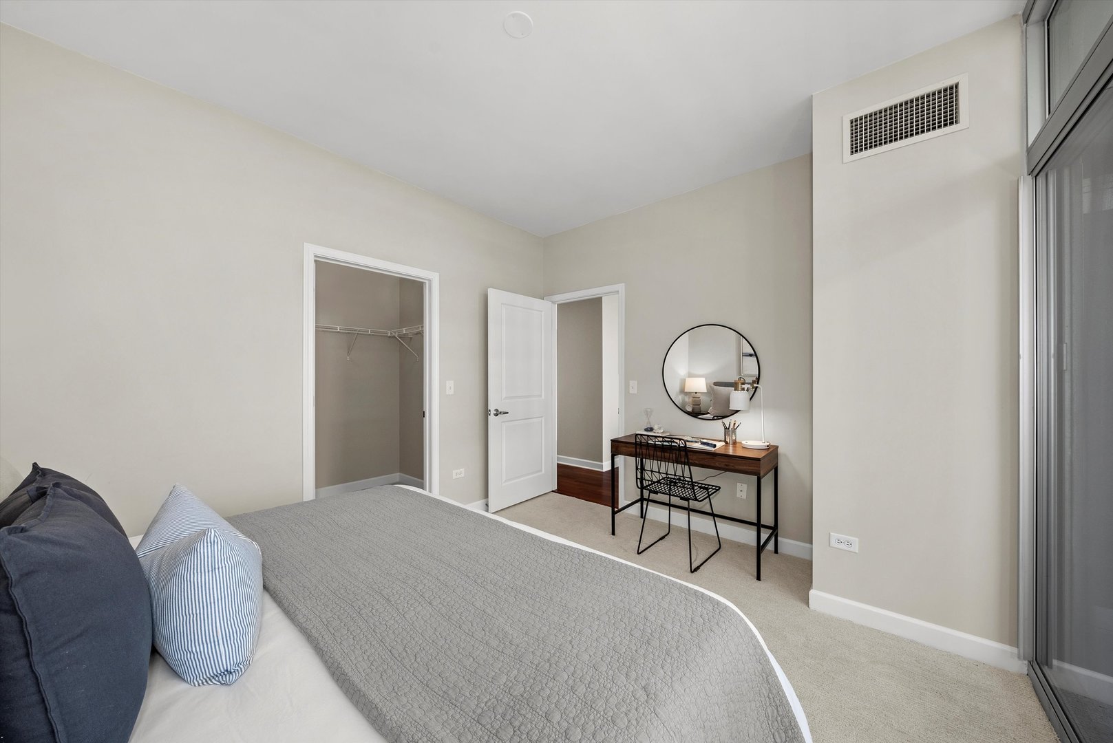 1400 S Michigan Avenue Unit: 1402