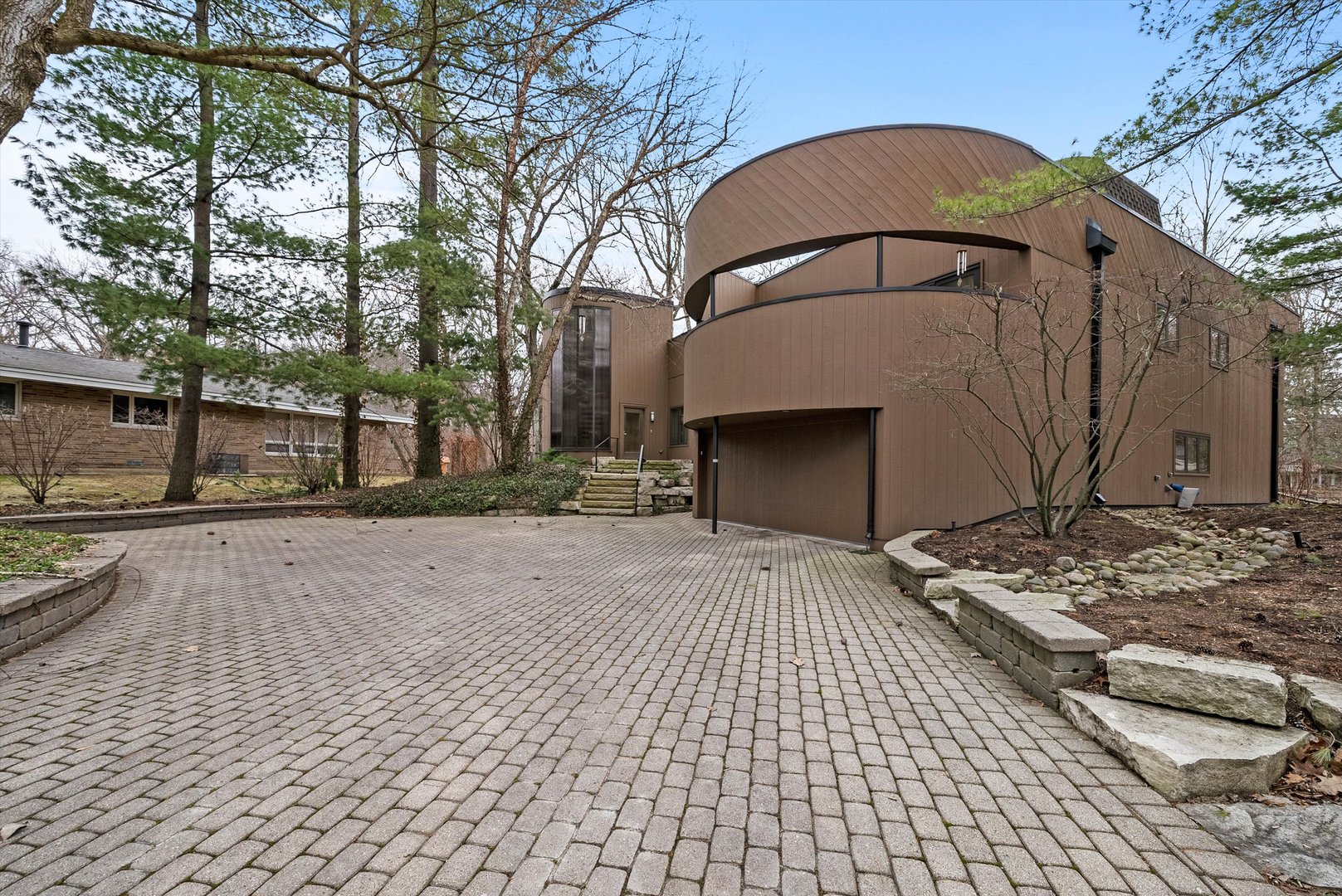 84 Lincolnshire Drive