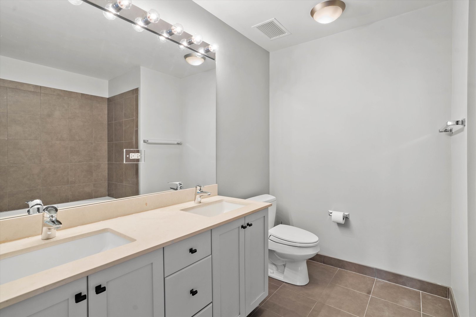 235 W Van Buren Street Unit: 3507