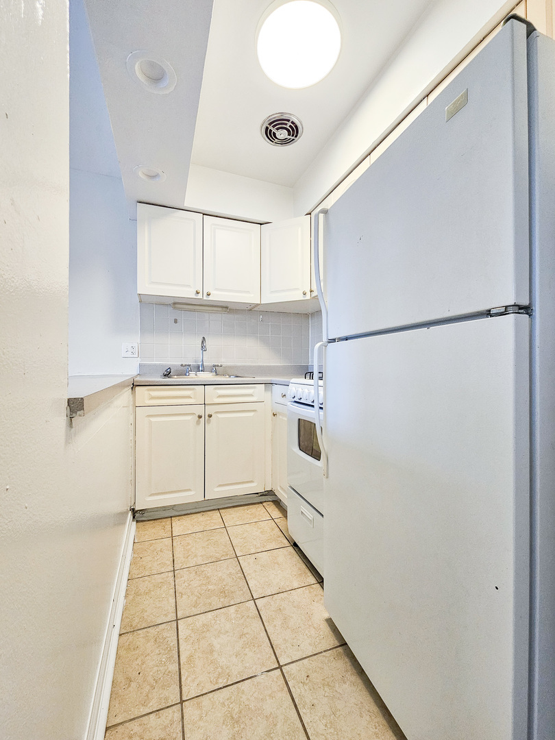 606 W Cornelia Avenue Unit: 284