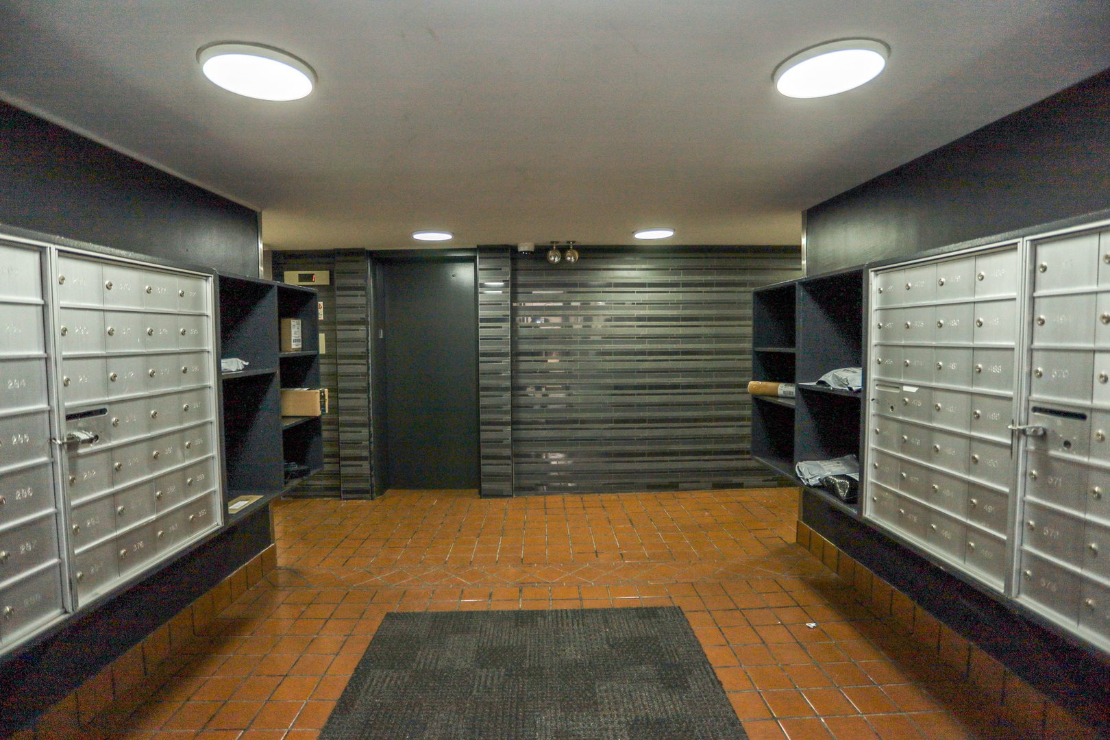 606 W Cornelia Avenue Unit: 284