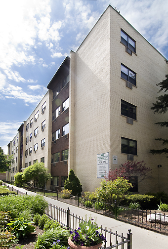 606 W Cornelia Avenue Unit: 284
