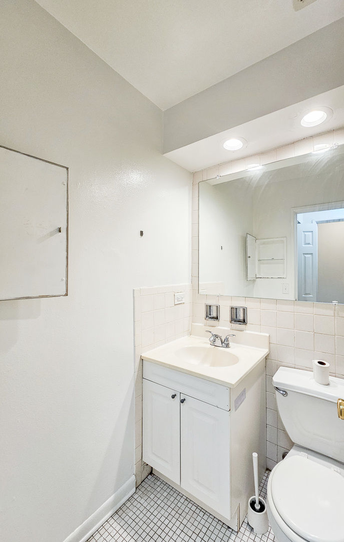 606 W Cornelia Avenue Unit: 284