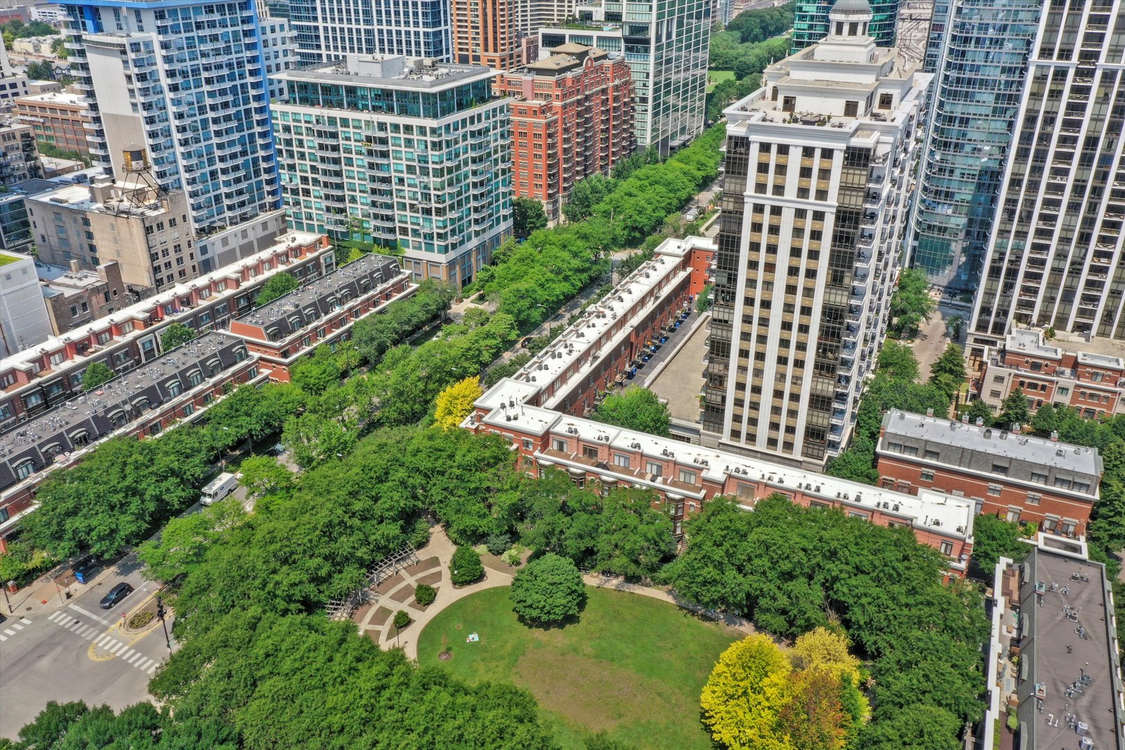 125 E 13TH Street Unit: 515