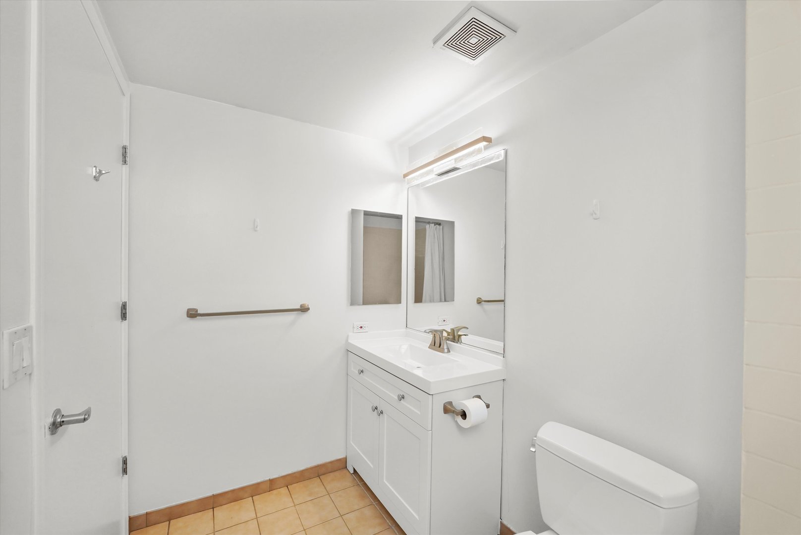 125 E 13TH Street Unit: 515