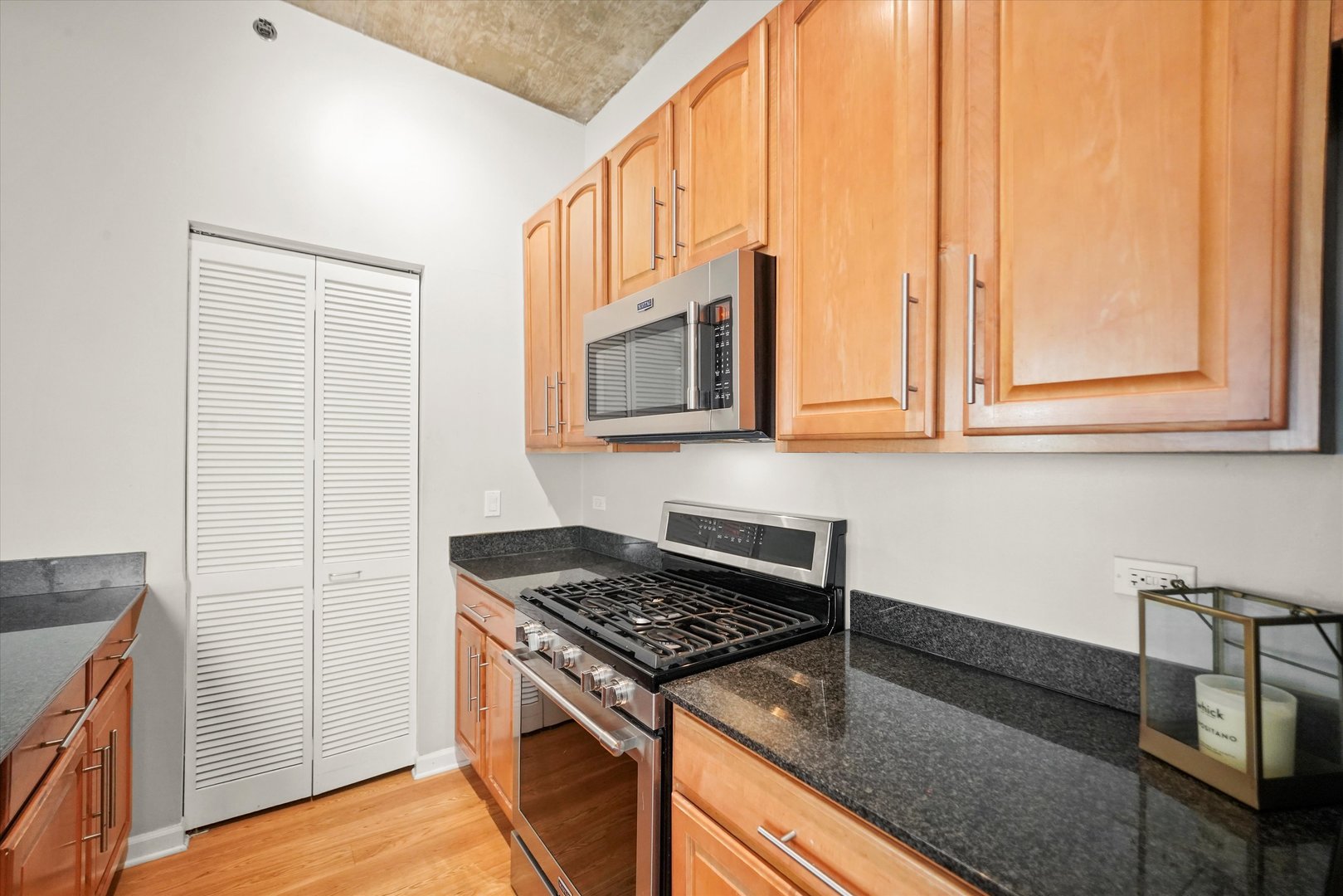 125 E 13TH Street Unit: 515