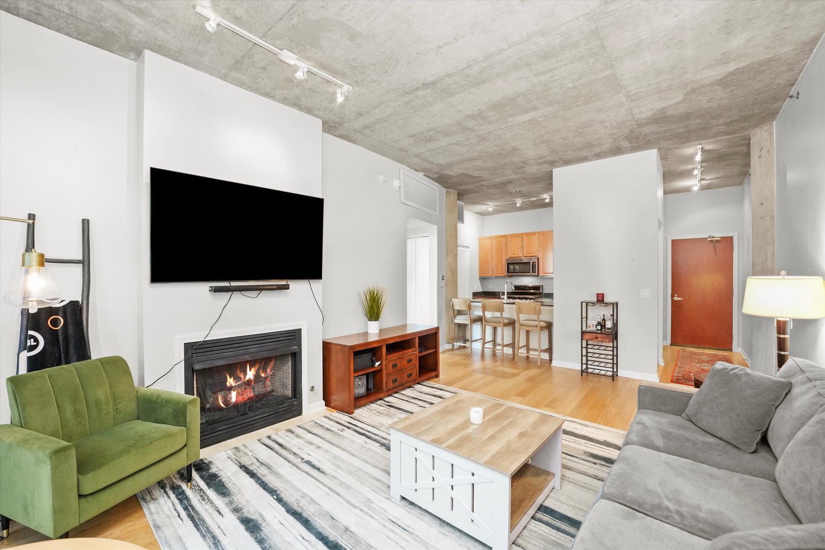 125 E 13TH Street Unit: 515