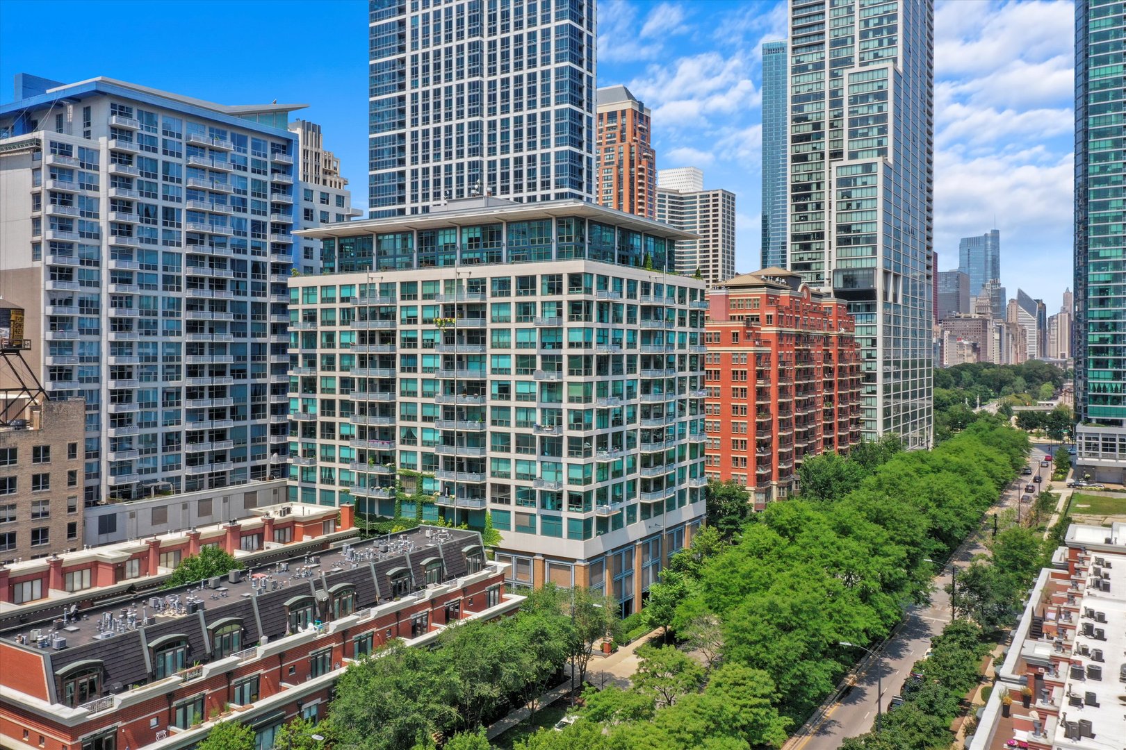 125 E 13TH Street Unit: 515