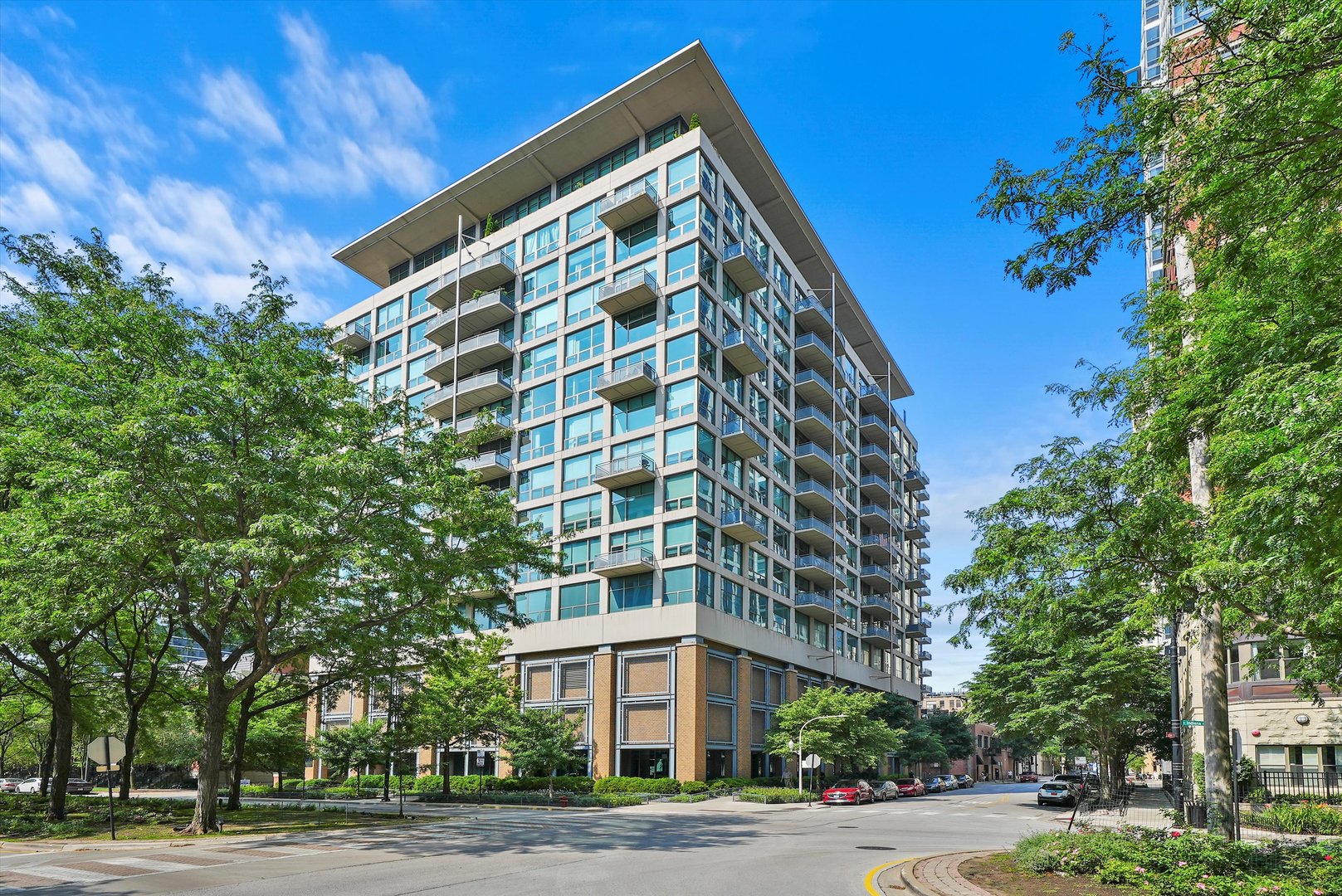 125 E 13TH Street Unit: 515