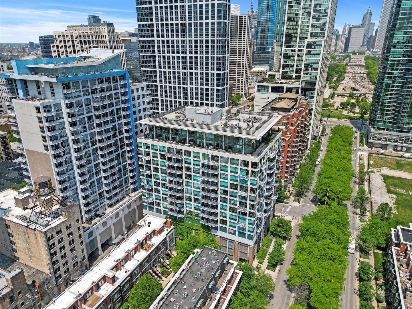 125 E 13TH Street Unit: 515